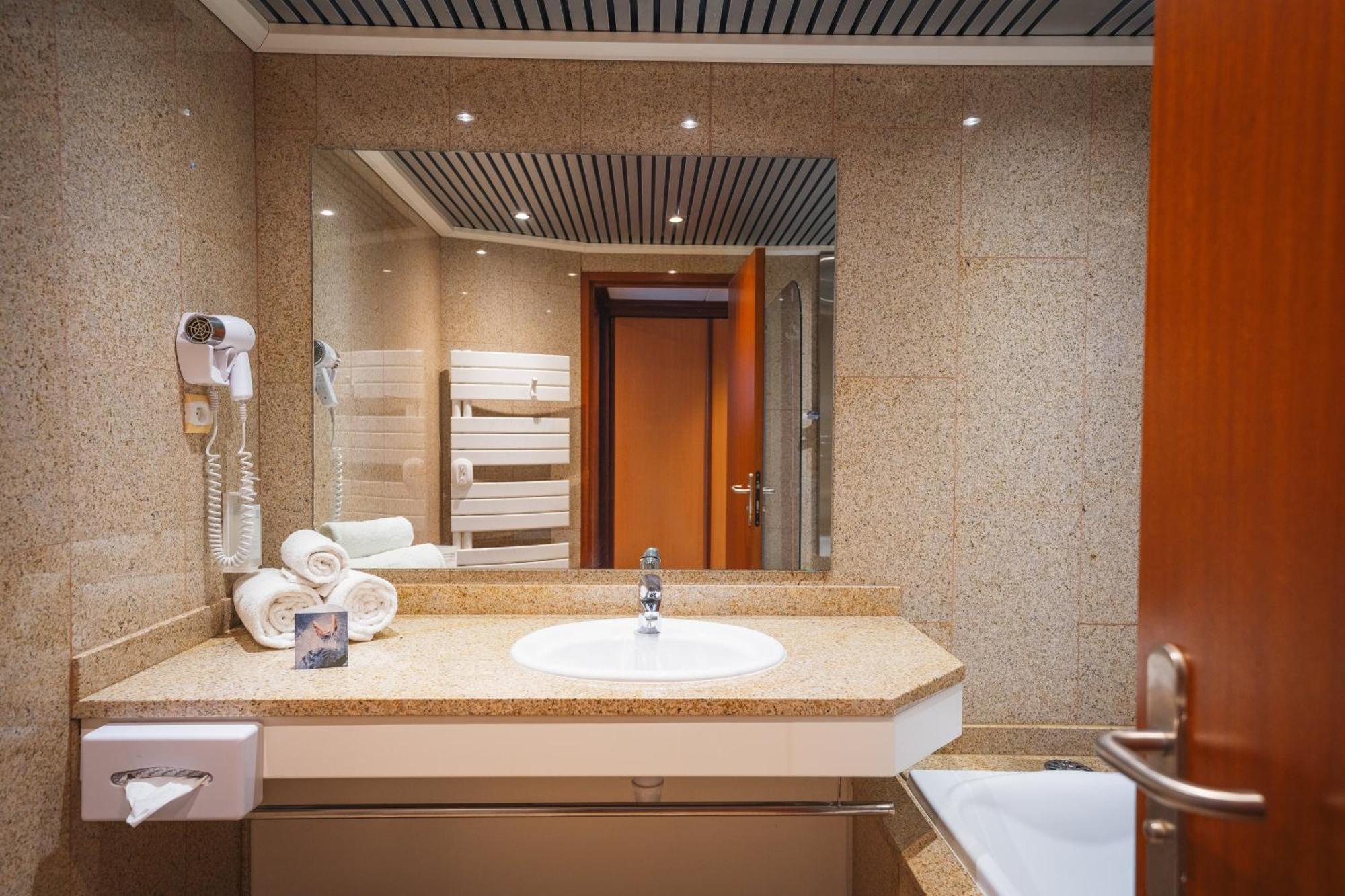 Hotel Spa Du Beryl St Brevin L'Ocean サン・ブルヴァン・レ・パン エクステリア 写真